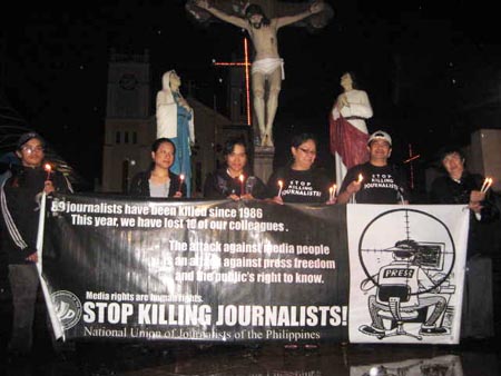 candlelighting 028 nujp-bb Media holds a candle lighting activity at the Baguio Cathedral as part of a nationally coordinated action condemining the Maguindanao carnage. Photo by Adela Wayas