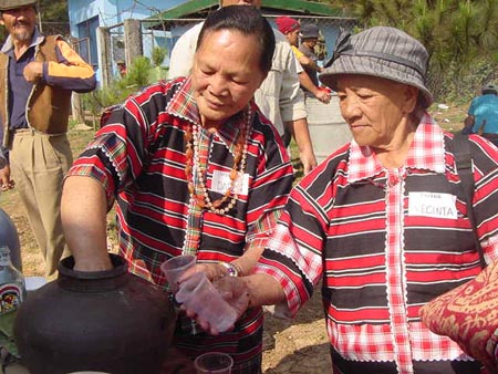 Ibaloi elders preparing to serve the Tapuey. Photo by Aldwin Quitasol