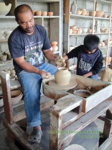 2011_0911-sagadapottery01501