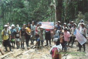STANDING THEIR GROUND. Kalinga folk protest the mining operation of the Cordillera Exploration COmpany Inc. in Balbalan, kalinga. Photo courtesy of CPA Kalinga