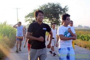 WARMING UP. Participants of the Footprints in the Sand advocacy run start with brisk walking to warm up their bodies.Story on page 8. Photo courtesy of Paola Espiritu