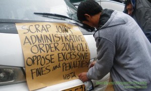 EXCESSIVE FINES. Members of the Metro Baguio Transport Alliance (MBTA) held a caravan against the newest administrative order imposing higher fines and penalties. Photo by Aldwin Quitasol