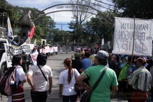 500 strong activists from the different Cordillera provinces held a protest action at the gates of Camp Henry Allen on October 20. Photo by Noel Godinez