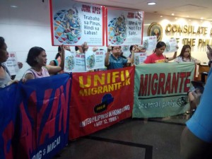 FORCED MIGRATION. Filipino migrant workers in Hong Kong picketed the Philippine consulate office here to voice out their opposition against the strengthening of the APEC, which, they say would only worsen underdevelopment of third world countries like the Philippines that would result to more migrant workers. Photoc courtesy of Bayan Hong Kong-Macau
